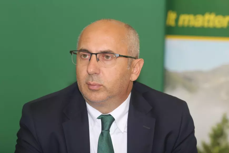Reprezentantul Uniunii Bulgarilor din Banat, deputatul Nacov, vrea arme de foc la liber! Un grup de parlamentari PNL-PSD trage sforile pentru relaxarea legislației privind armele cu efect letal