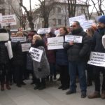 Medicii din Timișoara continuă protestele.Still013