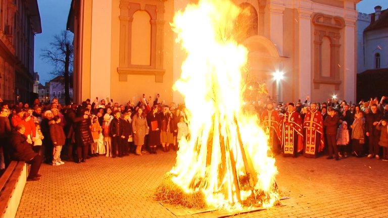 Sârbii din Banat sărbătoresc în 6 ianuarie, Ajunul Crăciunului pe rit vechi FOTO-VIDEO