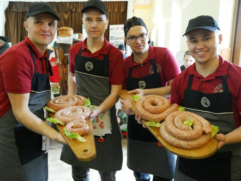 Un nou succes gastronomic „Festivalul cârnaților de la Tormac” | FOTO-VIDEO