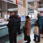 Persoanele cu deficiențe de vedere, care au treabă la Oficiul Poștal 1 din Timișoara, pot utiliza o aplicație pentru a se orienta mai bine în incintă..Still001
