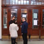 Persoanele cu deficiențe de vedere, care au treabă la Oficiul Poștal 1 din Timișoara, pot utiliza o aplicație pentru a se orienta mai bine în incintă..Still008