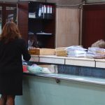 Persoanele cu deficiențe de vedere, care au treabă la Oficiul Poștal 1 din Timișoara, pot utiliza o aplicație pentru a se orienta mai bine în incintă..Still012
