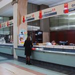 Persoanele cu deficiențe de vedere, care au treabă la Oficiul Poștal 1 din Timișoara, pot utiliza o aplicație pentru a se orienta mai bine în incintă..Still013