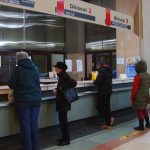 Persoanele cu deficiențe de vedere, care au treabă la Oficiul Poștal 1 din Timișoara, pot utiliza o aplicație pentru a se orienta mai bine în incintă..Still018
