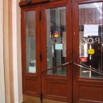 Persoanele cu deficiențe de vedere, care au treabă la Oficiul Poștal 1 din Timișoara, pot utiliza o aplicație pentru a se orienta mai bine în incintă..Still019