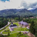 Poiana Mărului – o staţiune situată în inima munţilor Ţarcu