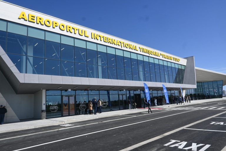 De ce a fost întoarsă o mamă împreună cu fiica ei de pe Aeroportul din Timișoara?