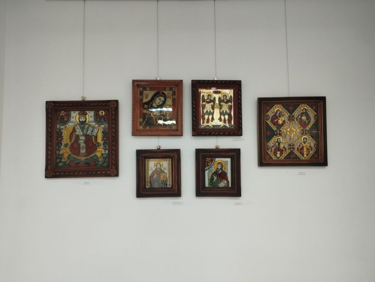 FOTO | Icoanele de Laz, bijuterii expuse la Muzeul Satului Bănățean