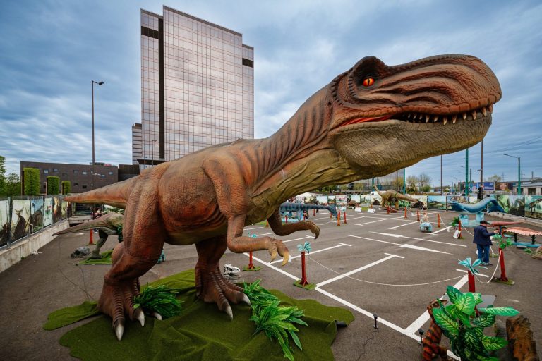 Propunerile Iulius Town pentru un weekend reușit: Dinozaurii animatronici și Monștrii Marini gigant, Food Truck Festival, International Tattoo Convention