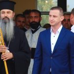 Zeci de mii de credincioși din tot județul vor primi în această noapte Lumină Sfântă din Mormântul Domnului de la Ierusalim..Still004