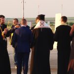 Zeci de mii de credincioși din tot județul vor primi în această noapte Lumină Sfântă din Mormântul Domnului de la Ierusalim..Still006