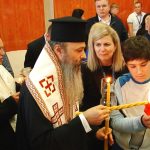 Zeci de mii de credincioși din tot județul vor primi în această noapte Lumină Sfântă din Mormântul Domnului de la Ierusalim..Still019