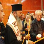 Zeci de mii de credincioși din tot județul vor primi în această noapte Lumină Sfântă din Mormântul Domnului de la Ierusalim..Still023