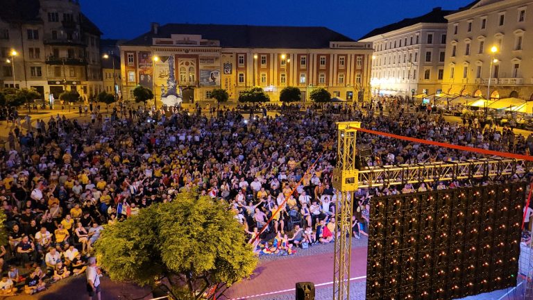 Piața Libertății a devenit stadion la meciul cu Belgia al Echipei Naționale