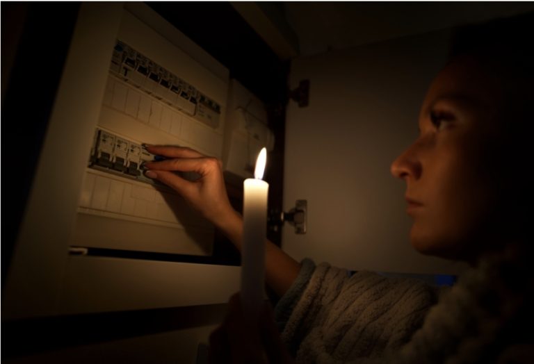 Am scăpat la ,,mustață” de pana majoră de curent care a lovit Balcanii. Un expert în energie avertizează că o nouă pană de curent ar putea afecta, oricând, România