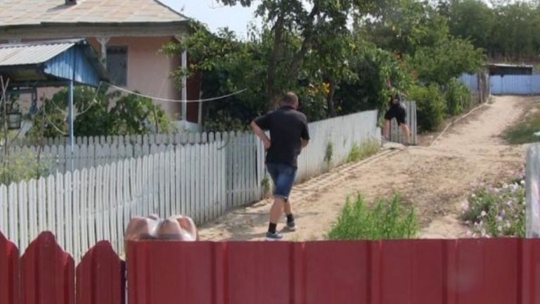 Un bărbat din Timiș s-a spânzurat în curtea casei lui