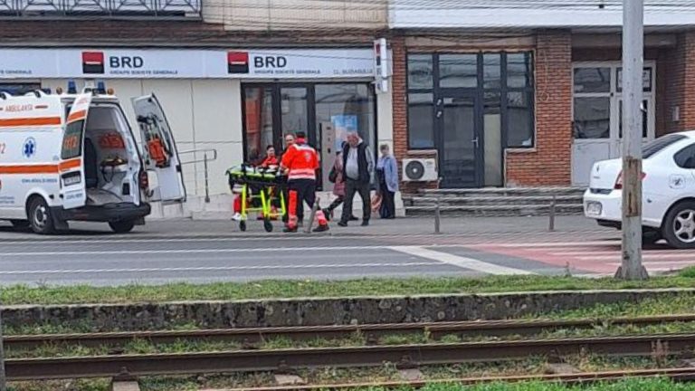 FOTO | Un tânăr de 15 ani a ajuns la spital în urma unui accident rutier