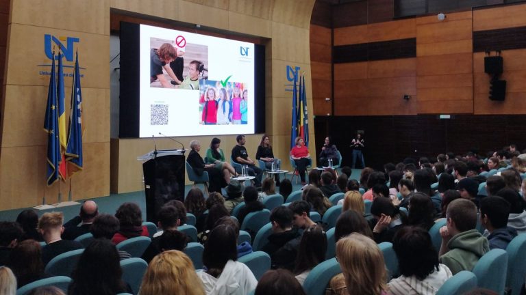 Cum pot elevii și profesorii să combată violența școlară și bullying-ul? Soluțiile identificate în cadrul dezbaterii desfășurate la UVT