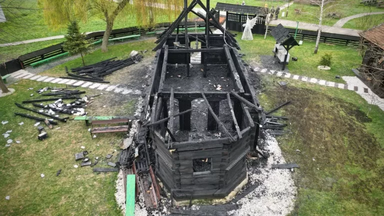 Consiliul Județean Timiș finanțează restaurarea Bisericii de lemn din Topla