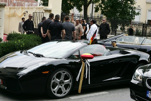 Un rom lugojean și-a ucis socrul cu sânge rece la o nuntă din Germania. Bărbatul omorât era membru al clanului Cârpaci