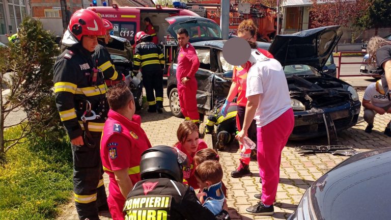 VIDEO | Coșmarul oricărui părinte care se află alături de copii în mașină