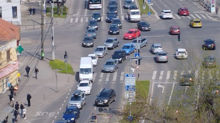 VIDEO | Trafic îngreunat la intersecția dintre Bulevardul Liviu Rebreanu și Calea Șagului