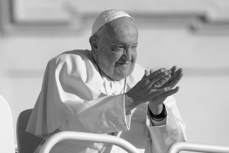 Papa Francisc s-a stins din viață în a doua zi de Paște