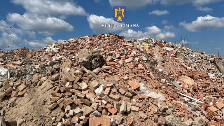 FOTO | Tone de moloz, găsite lângă Centura Timișoarei! Firma responsabilă, cercetată penal de polițiști
