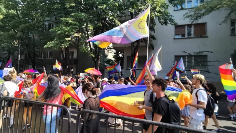 Cine sunt eu, în ochii tăi? Viața tinerilor LGBTQ+ în Timișoara, între normalitate și teamă