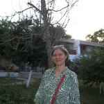 Ozana Cucu-Oancea, în grădina Casei Scriitorilor, unde a crescut