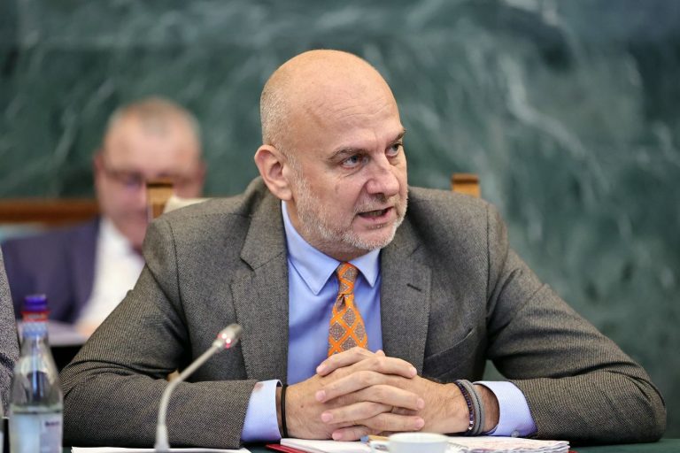 Acuzații grave: ,,Statul se comportă ca un golan care are două amante: Moldova și Ucraina”