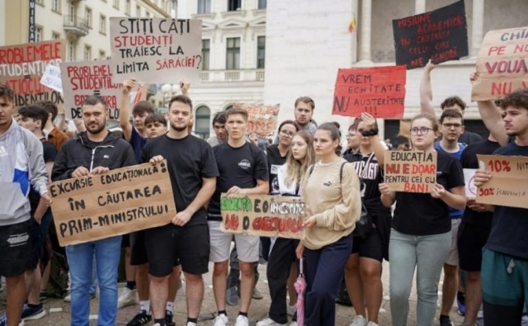 Ministrul Educației, Daniel David, ,,incognito” la Timișoara, de frica studenților care anunță proteste masive de stradă / VIDEO