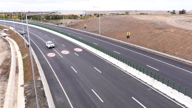 Noua descărcare de pe autostrada A1 de la Sânandrei va fi deschisă traficului de luni, există trei noduri rutiere de urcare și coborâre la DN69 (Arad–Timișoara), DN58 Cerneteaz și la A1/ FOTO VIDEO