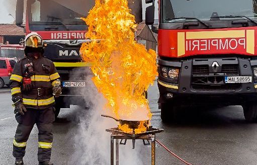 Prevenirea incendiilor cauzate de uleiul încins în tigaie