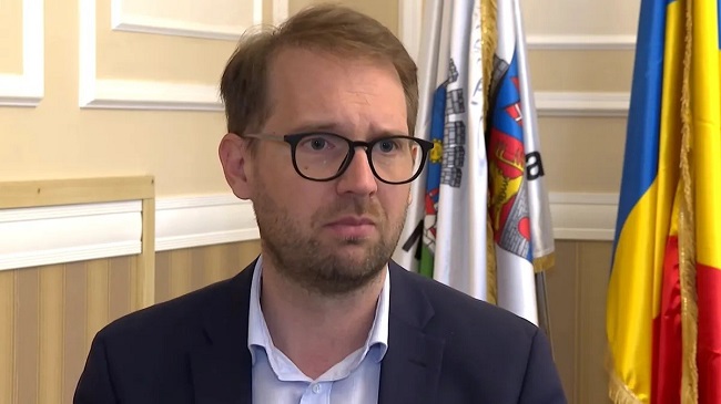 Dominic Fritz nu scapă de decizia justiției! Procesul său de incompatibilitate va fi reluat foarte curând