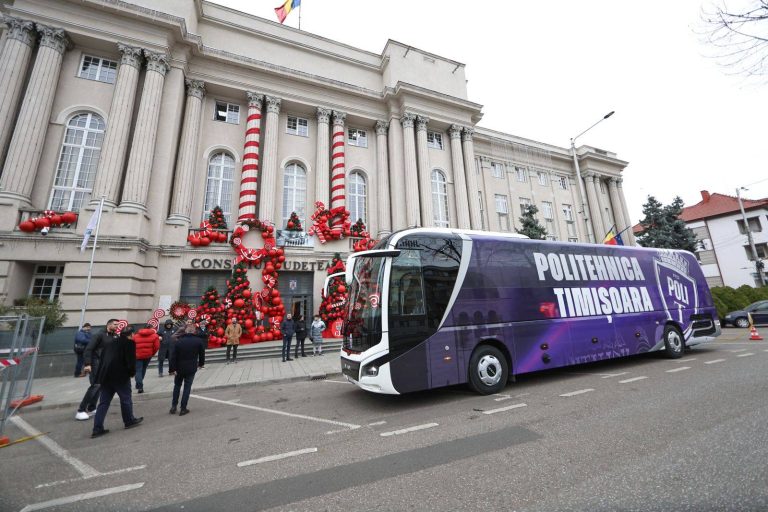 Un cadou pe roți pentru echipa Poli