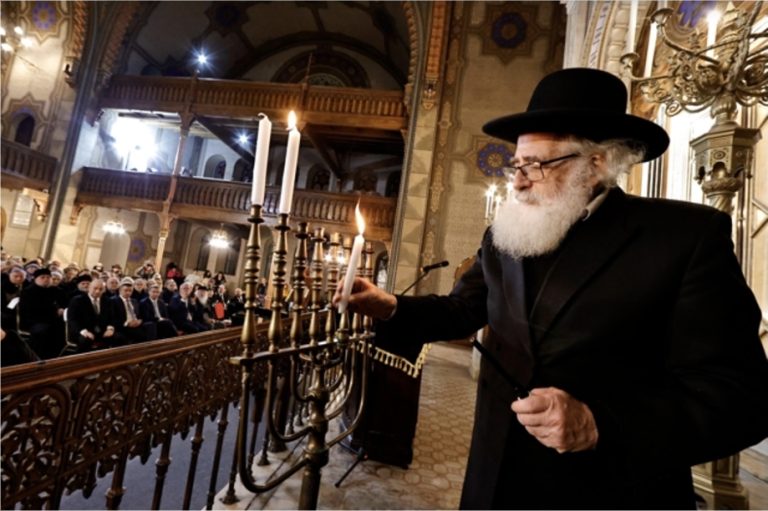 HAG HANUKKAH SAMEAH!