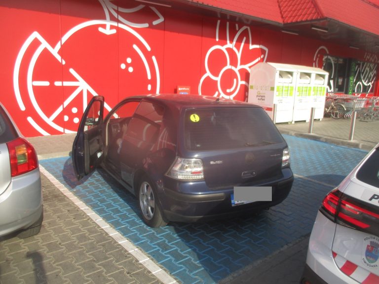 Sancțiuni de peste un milion de lei aplicate de polițiștii locali conducătorilor auto care parchează pe locurile amenajate pentru persoane cu dizabilități