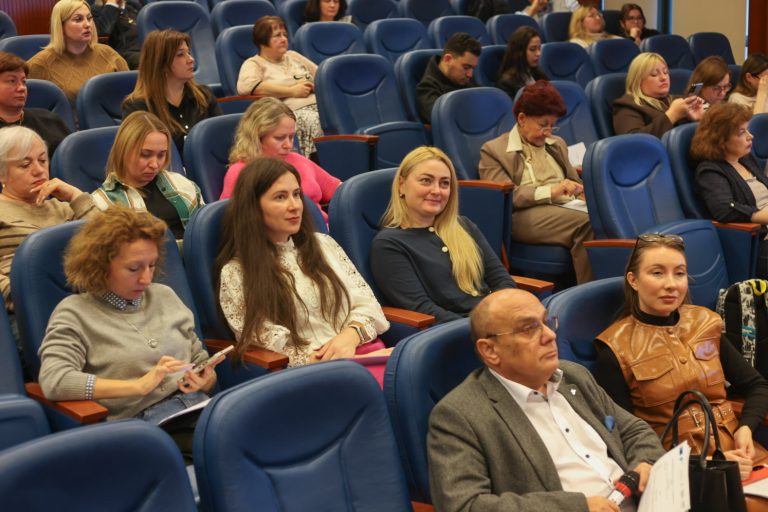 Peste 800 de participanți la a X-a ediție a workshop-ului internațional Competențe Digitale 2025 al UPT, dedicat rezilienței digitale