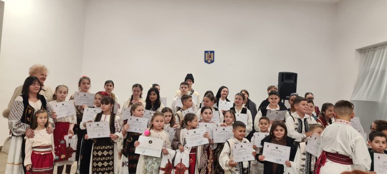 Festivalul de Cultură Bănățeană „Ionel Iacob-Bencei” a debutat la Pișchia, cu sala plină și emoție autentică