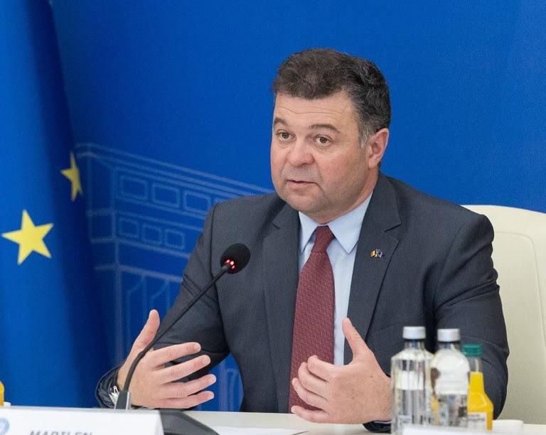 Vor fi preluate joburile oamenilor de Inteligența Artificială? Pot face ceva oamenii? Sau este o chestiune de timp până vor fi înlocuiți? Implicațiile care se întrevăd pentru universități, subliniate de rectorul UVT, Marilen Pirtea