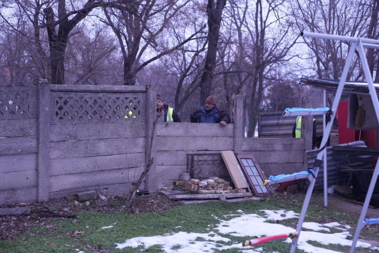 Nou teren de baschet pe malul Begăi