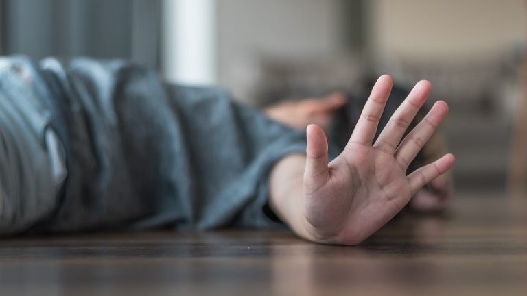 Cum ajung copiii și adolescenții la acte de violență extremă: factorii declanșatori și semnele văzute prea târziu