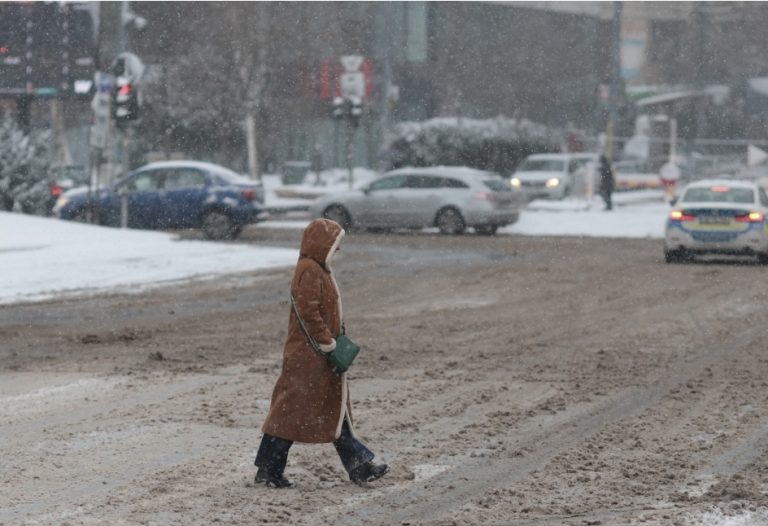 Gerul revine în toată țara. Temperaturile vor coborî până la -16 grade și vor cădea ploi și ninsori inclusiv în Banat