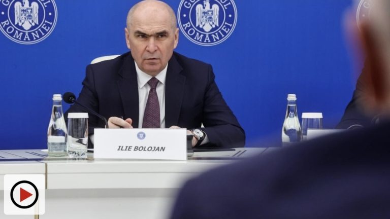 Bolojan vrea concedieri și reduceri de salarii în Educație. Sindicaliștii se pregătesc de grevă