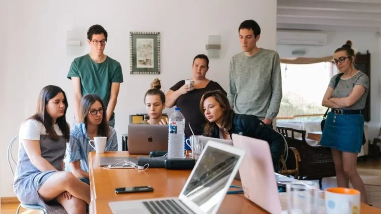 De ce studenții români preferă să nu muncească în timpul facultății