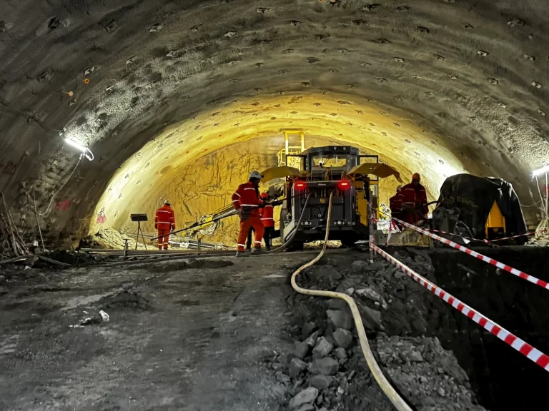 Bucata de autostradă Margina-Holdea, gata doar pe jumătate. Cât mai au de așteptat șoferii din vestul țării până vor circula pe această porțiune lipsă din Autostrada Vestului