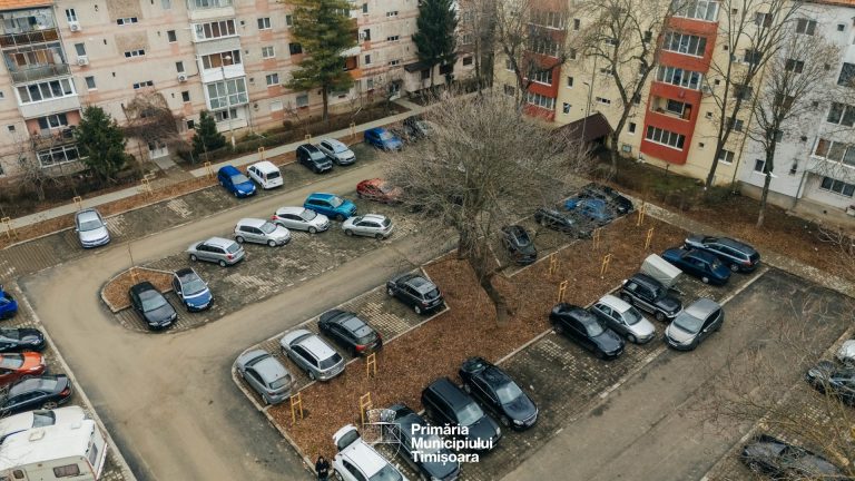 Au început lucrările la două noi parcări în cartiere