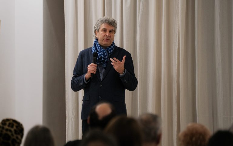 Geopolitica explicată „pe limba” tinerilor: Corneliu Bjola a adus Oxfordul la Timișoara